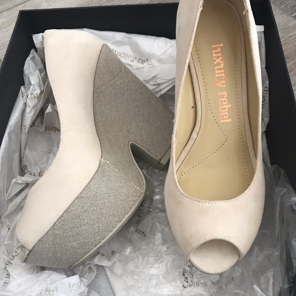 Luxury rebel peep toe platform shoe suede nude sz5